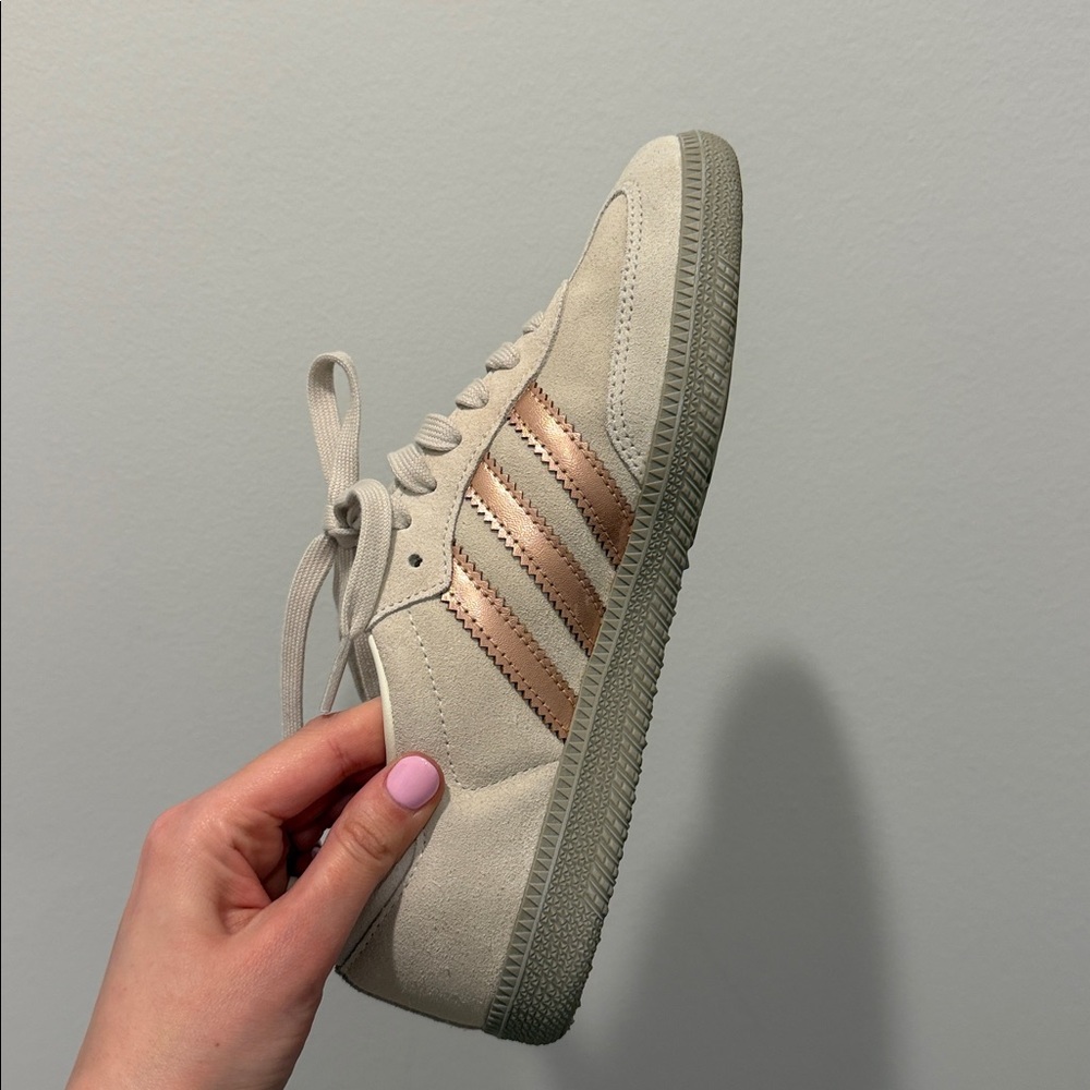 adidas women’s sambas in Cream with Blush Stripes - Picture 4 of 7